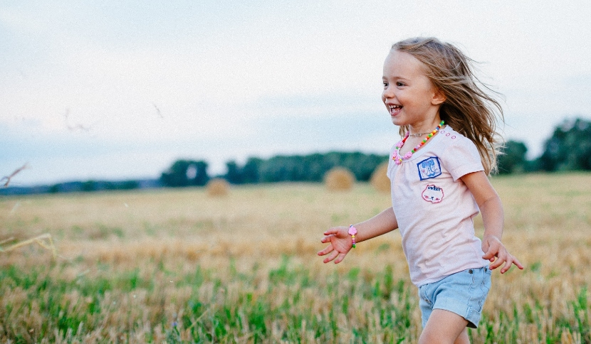 How can reading make children happier?